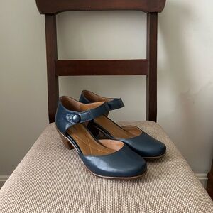 Easy Spirit - Clarice Mary Jane Heel - Navy - size 7.5